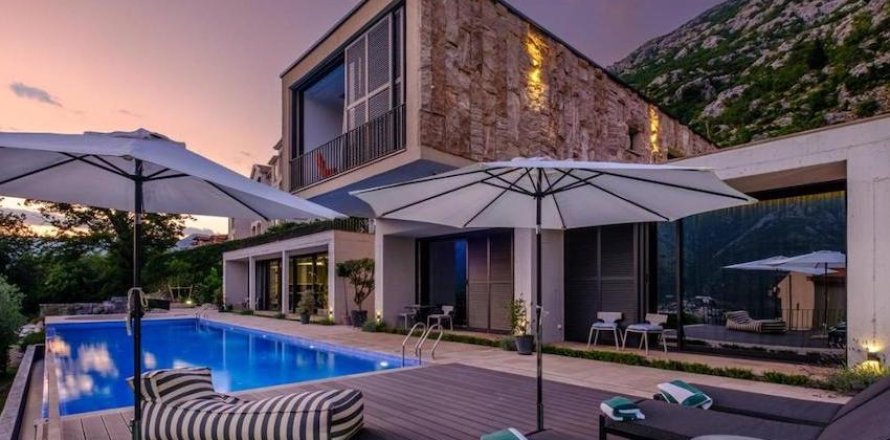 5 bedrooms House in Kotor, Montenegro No. 75919