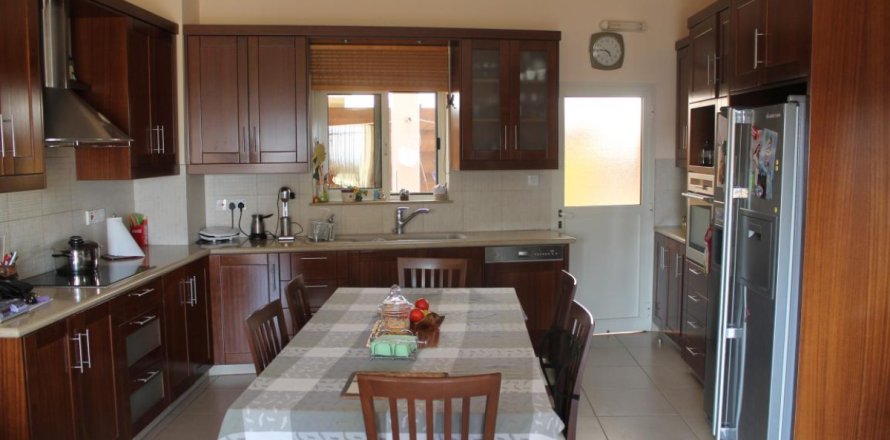 5 bedrooms Villa in Limassol, Cyprus No. 105815