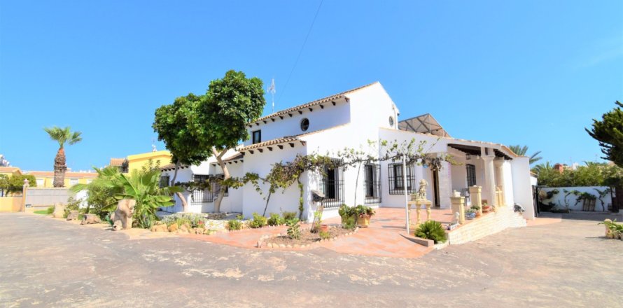 4 bedrooms Villa in Villamartin, Spain No. 111718