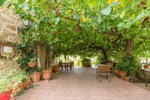 6 dormitorios Commercial property en Girona, Spain No. 25317