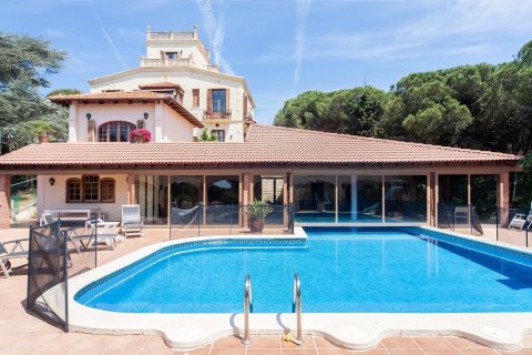 8 dormitorios House en Mataró, Spain No. 25367