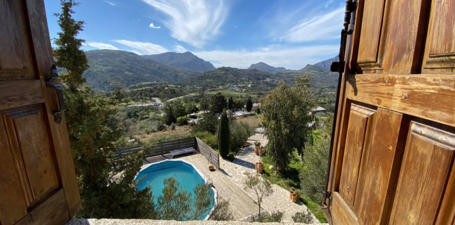 Коммерческая недвижимость с 4 спальнями в Ретимнон, Греция №24065