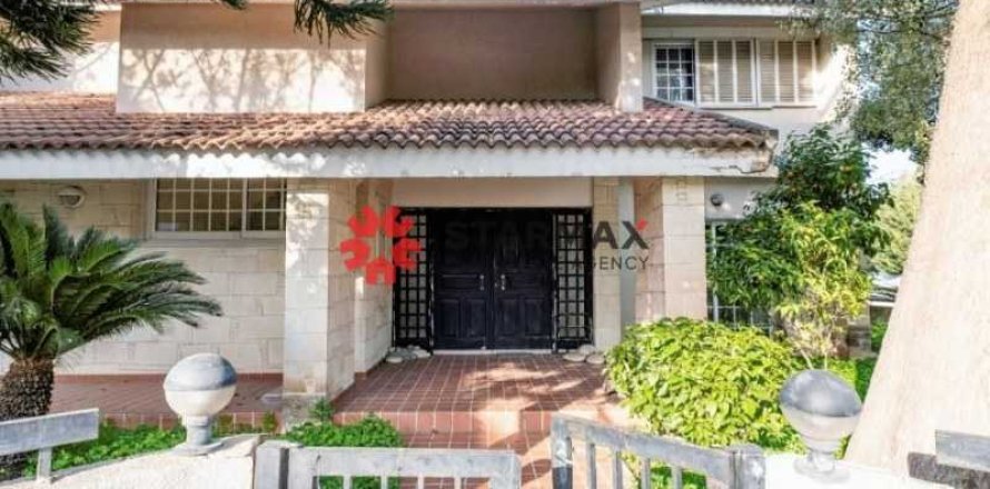 4 bedrooms House in Strovolos, Cyprus No. 82733