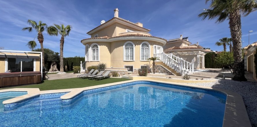 5 bedrooms Villa in Nam Xay, Vietnam No. 112177