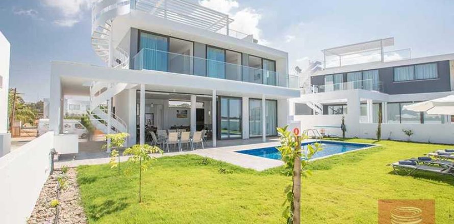 Вилла с 4 спальнями в Айя Напа, Кипр №75147