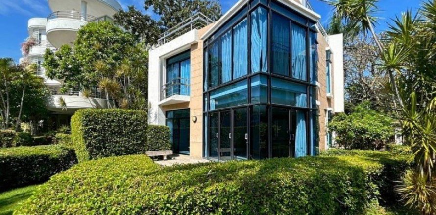 3 bedrooms Villa in Hua Hin, Thailand No. 97339