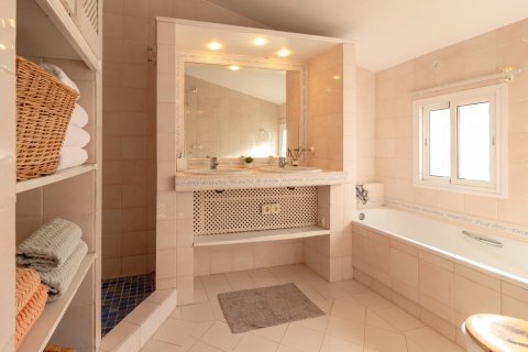 5 bedrooms Villa in Dinh An, Vietnam No. 27133 9