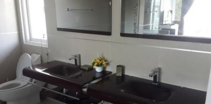 4 bedrooms Villa in Jomtien Beach, Thailand No. 96490