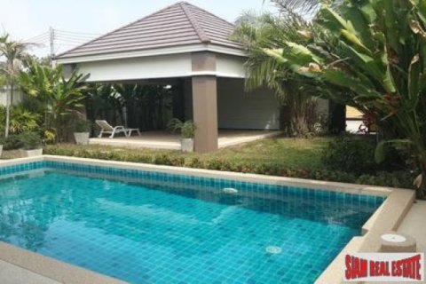 4 bedrooms Villa in Jomtien Beach, Thailand No. 96490 2