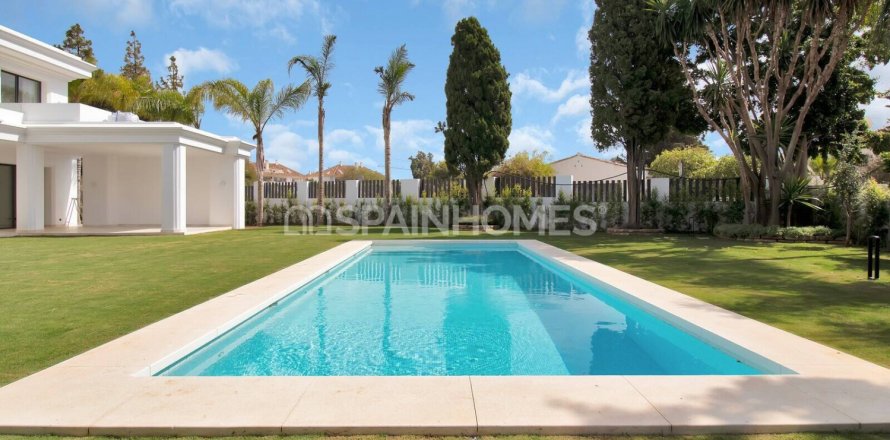 5 dormitorios Villa en Marbella, Spain No. 25716