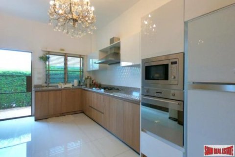 3 bedrooms Villa in Chiang Mai, Thailand No. 96311 2