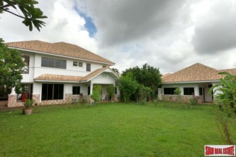 3 bedrooms Villa in Chiang Mai, Thailand No. 96311 1