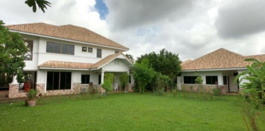 3 bedrooms Villa in Chiang Mai, Thailand No. 96311