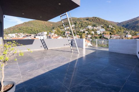 2 bedrooms Penthouse in Tivat, Montenegro No. 67004 11