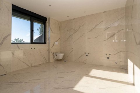 2 bedrooms Penthouse in Tivat, Montenegro No. 67004 3