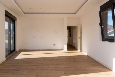 2 bedrooms Penthouse in Tivat, Montenegro No. 67004 7