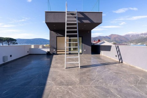 2 bedrooms Penthouse in Tivat, Montenegro No. 67004 10