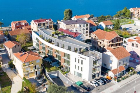 2 bedrooms Penthouse in Tivat, Montenegro No. 67004 1