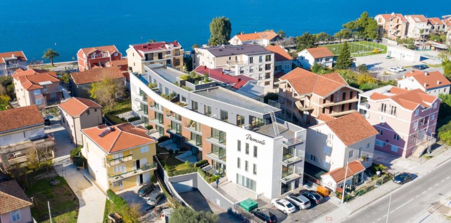 2 bedrooms Penthouse in Tivat, Montenegro No. 67004