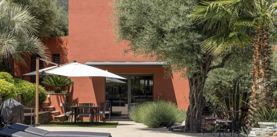 5 bedrooms Villa in Vence, France No. 68714