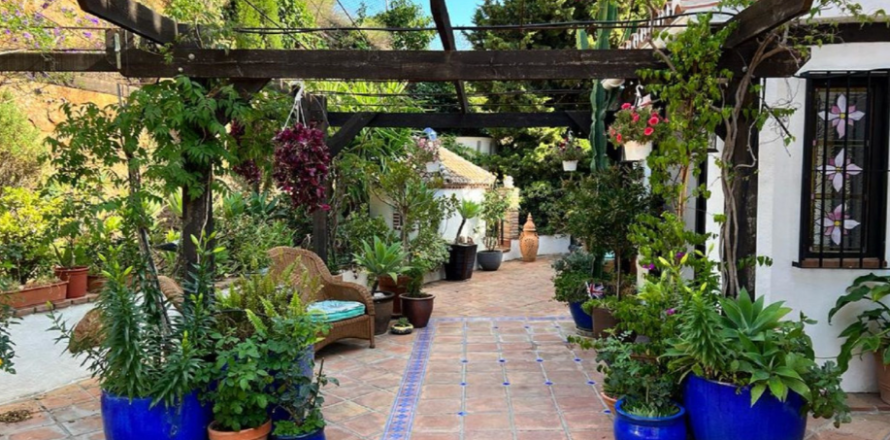 4 bedrooms Villa in La Da, Vietnam No. 92370