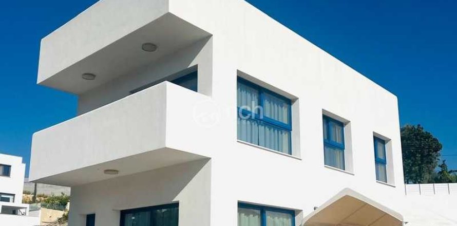 3 bedrooms House in Agios Athanasios, Cyprus No. 73072