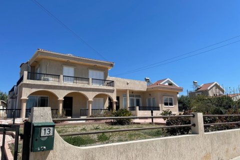 Земельный участок с 6 спальнями в Пафос, Кипр №65231 2