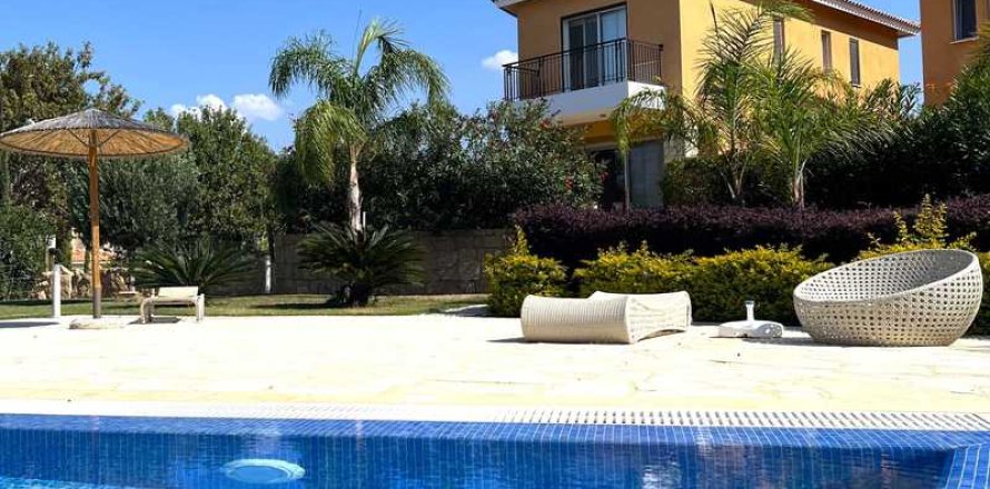 3 bedrooms House in Chloraka, Cyprus No. 69689