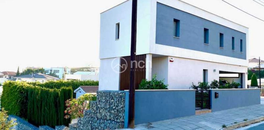 4 bedrooms House in Mesa Geitonia, Cyprus No. 82665