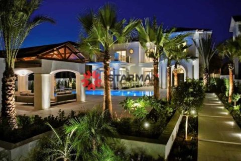 Дом с 5 спальнями в Перволия, Кипр №82442 1