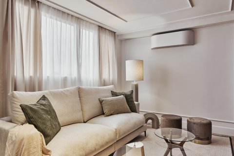 3 bedrooms Apartment in Madrid, Spain No. 126285 1