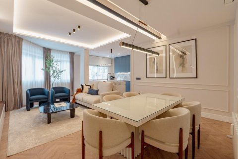 3 bedrooms Apartment in Madrid, Spain No. 122116