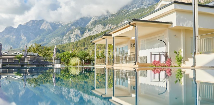 3 dormitorios Villa en Kemer, Turkey No. 79605