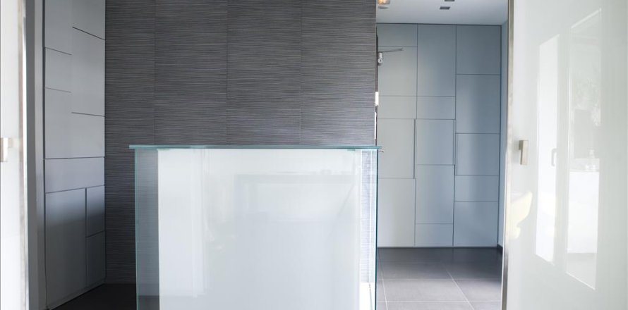 111m² Commercial property in Athens, Greece No. 56976