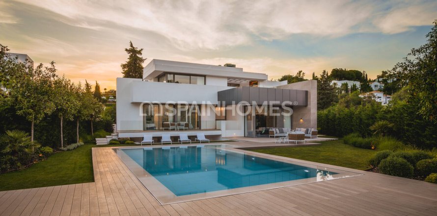 5 chambres Villa à Estepona, Spain No. 127952