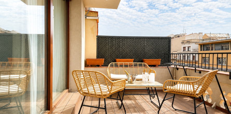 2 bedrooms Apartment in L'Eixample, Spain No. 125243