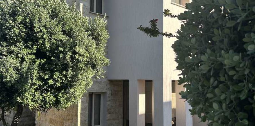 5 dormitorios House en Agios Athanasios, Cyprus No. 101143