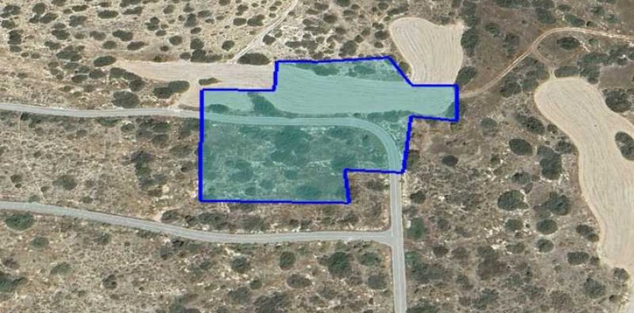 Commercial property in Pyrgos, Cyprus No. 104453