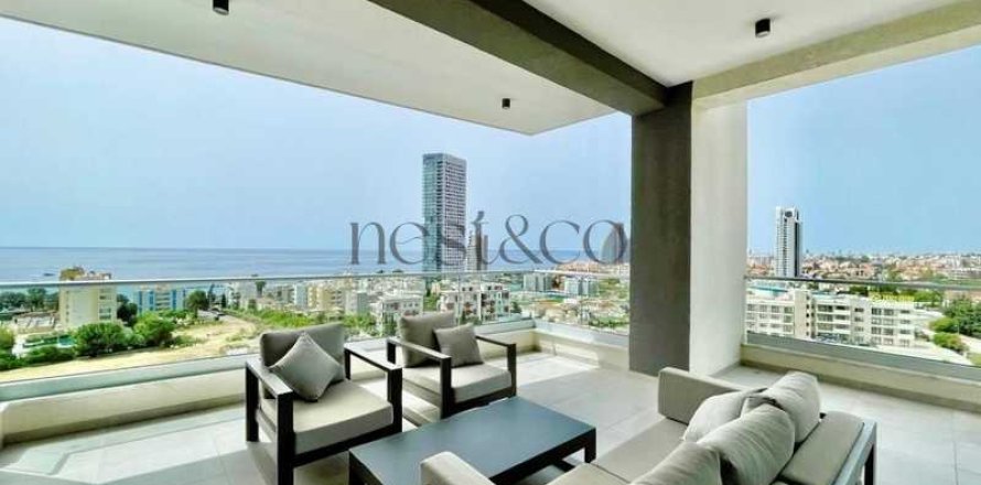 3 bedrooms Apartment in Germasogeia, Cyprus No. 71706