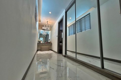 243m² Villa in Pattaya, Thailand No. 97354 8