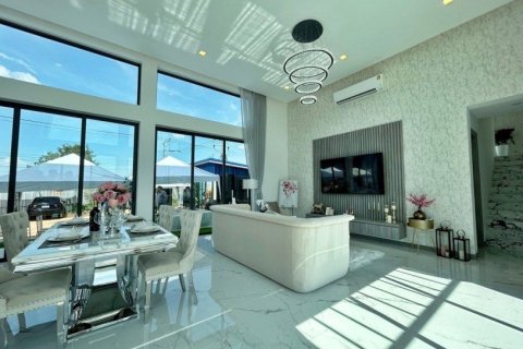 243m² Villa in Pattaya, Thailand No. 97354 4