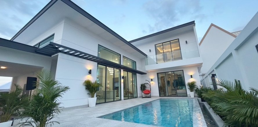 Studio Villa in Pattaya, Thailand No. 97354