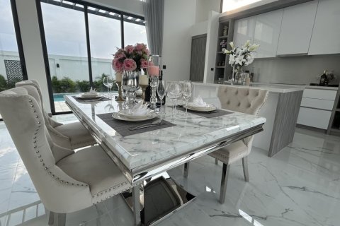 243m² Villa in Pattaya, Thailand No. 97354 3