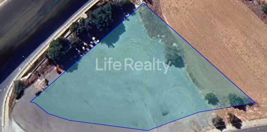 Commercial property in Kato Polemidia, Cyprus No. 74244