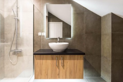 305m² Commercial property in Athens, Greece No. 57450 10