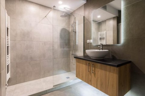 305m² Commercial property in Athens, Greece No. 57450 17