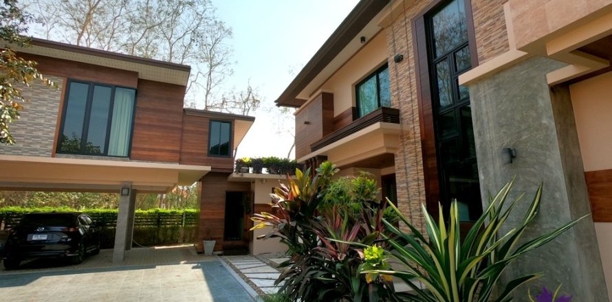 6 bedrooms House in Chiang Mai, Thailand No. 97803