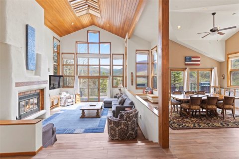 4 bedrooms House in Keystone, USA No. 104612 9