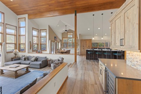 4 bedrooms House in Keystone, USA No. 104612 13