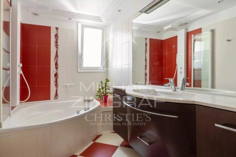 4 bedrooms Villa in Peymeinade, France No. 68740 9